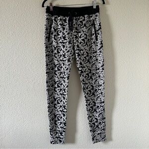 Iris Women’s Pants Small Black White Elastic waist Pullon Artsy Jaguar Floral